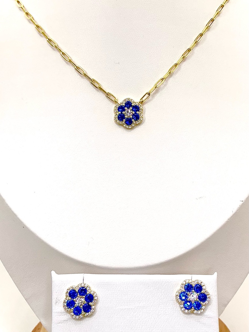 Blue Sapphire 18K Gold Cluster of Floral’s on Paperclip Chain Neck & Earring Set